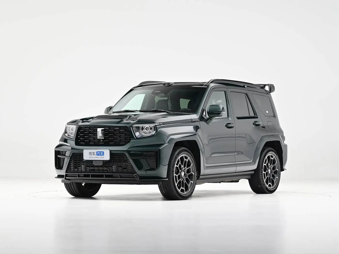 全新坦克700上市：42.8万起，配激光雷达+冰箱+大彩电，硬派越野也能这么豪？ -1