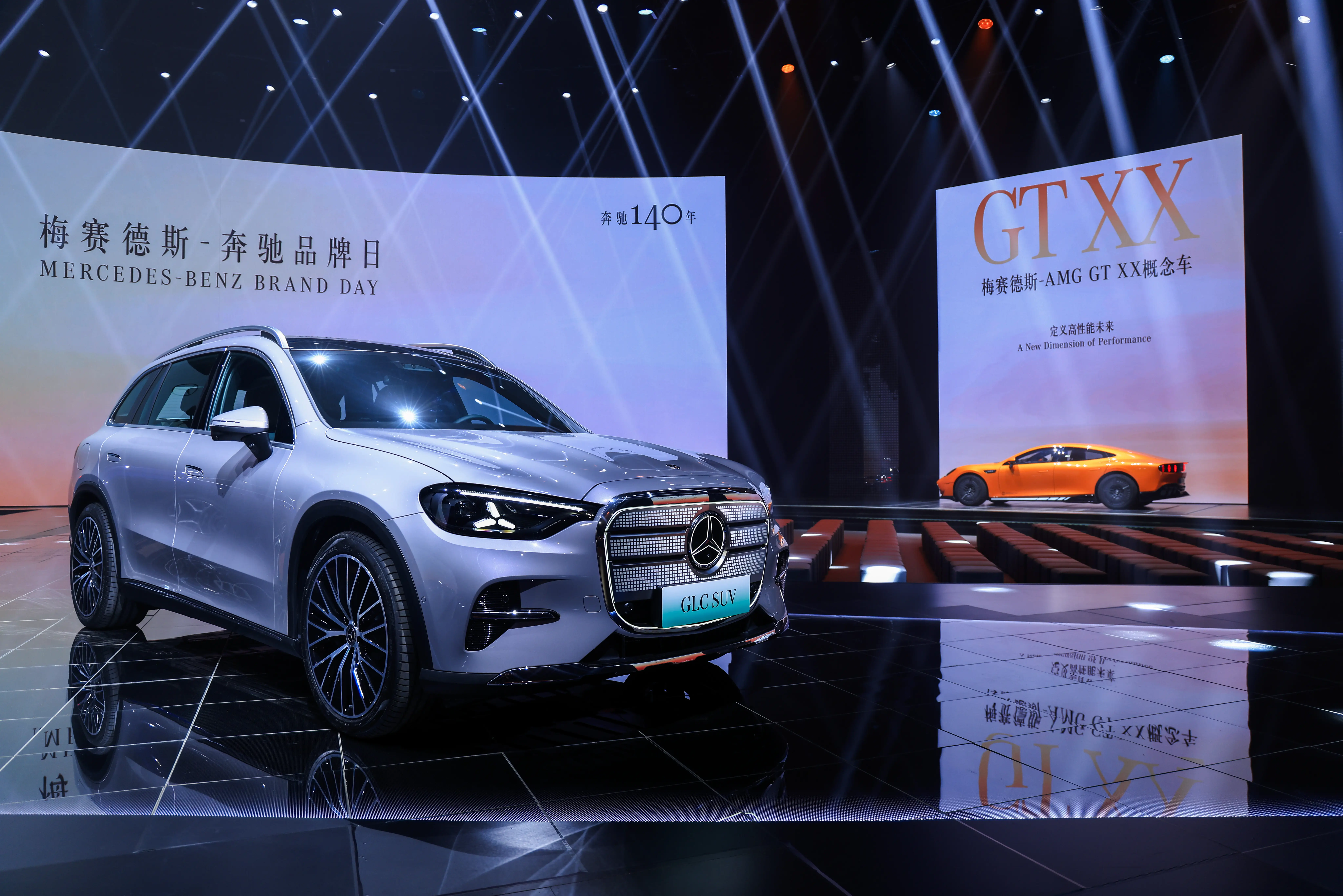奔驰开大！纯电GLC长轴全球首发，S级中期改款中国亮相 -1