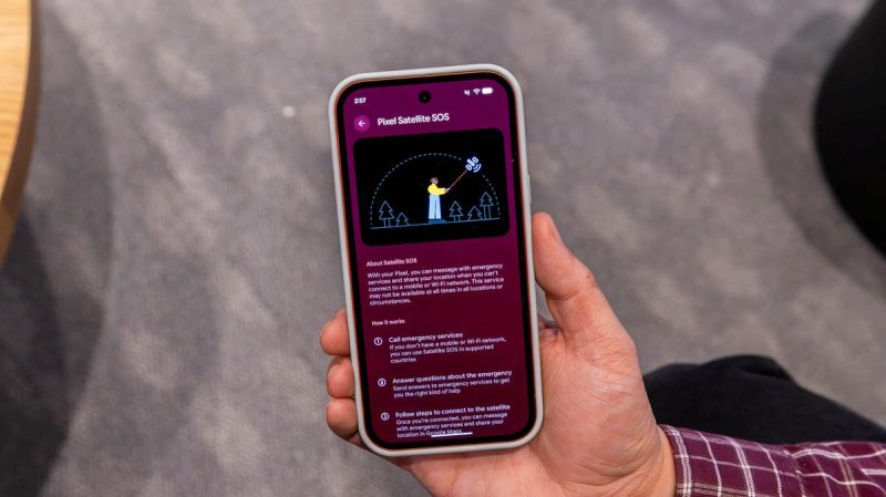 施华洛世奇+世界杯配色，这台摩托罗拉正在疯狂“挖墙脚” -1