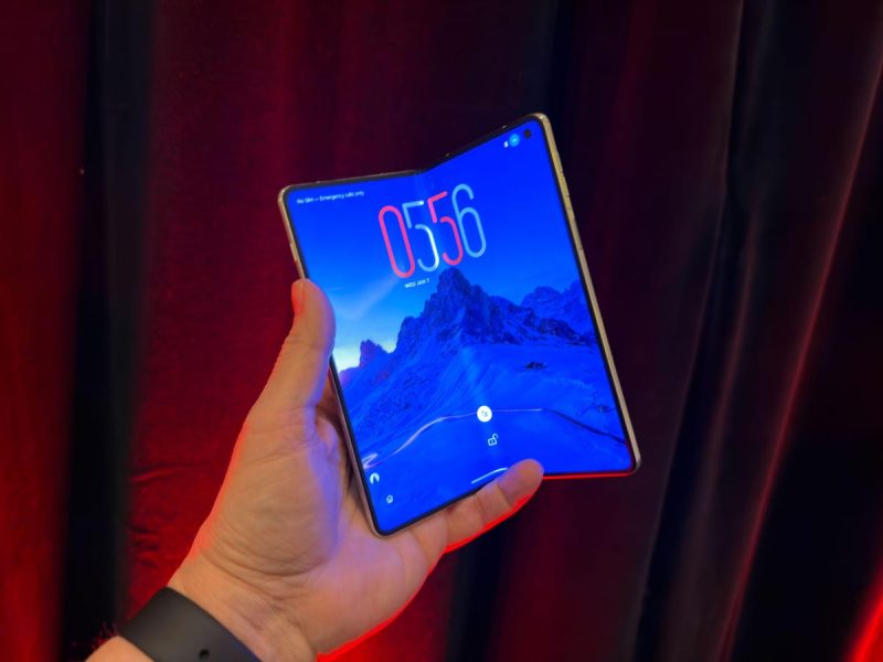 摩托罗拉刚出折叠屏，苹果就来砸场子了？ -1