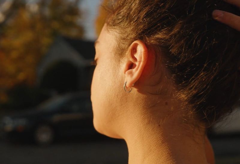 这个耳环能测血流、换电池！全球最小的可穿戴设备 -1