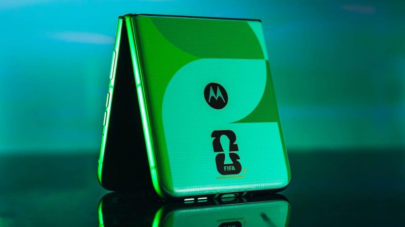 施华洛世奇+世界杯配色，这台摩托罗拉正在疯狂“挖墙脚” -1