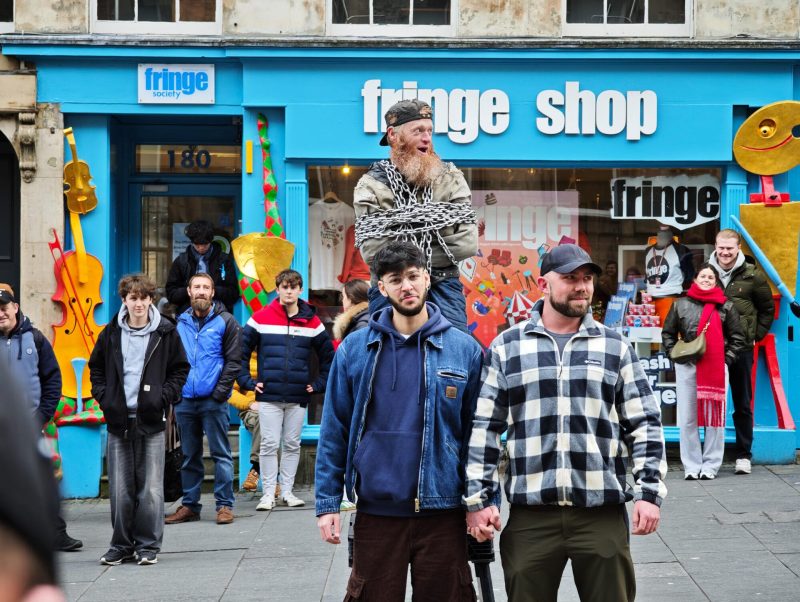 外媒实测小米15 Ultra手机：相机“反向升级”，有点绷不住了 -1