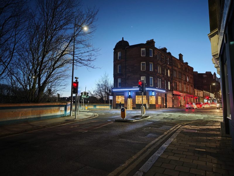 外媒实测小米15 Ultra手机：相机“反向升级”，有点绷不住了 -1