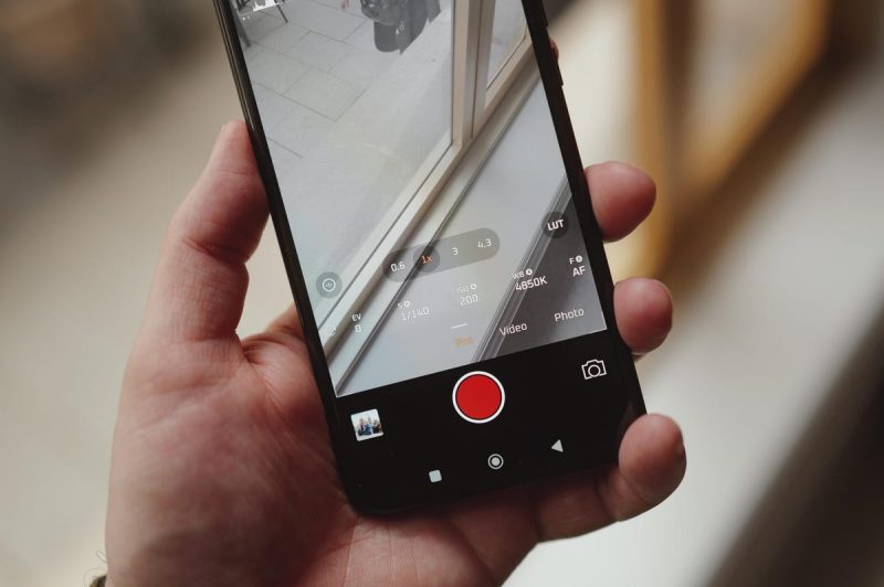 外媒实测小米15 Ultra手机：相机“反向升级”，有点绷不住了 -1